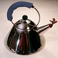 Viheltävä vesipannu, Alessi 1984.