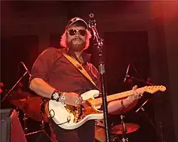 Hank Williams, Jr. esiintymässä vuonna 2006.