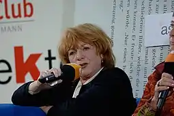 pääosissa Hannelore Hoger