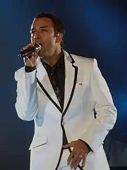 Howie Dorough esiintymässä vuonna 2012.