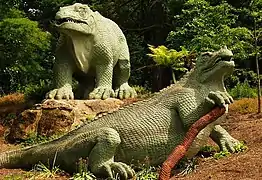 1800-luvun Iguanodon-veistos Lontoon Crystal Palacessa.