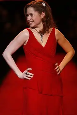 Jenna Fischer muotinäytöksessä vuonna 2008.