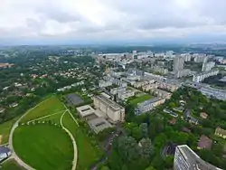 Lancy on tiheään asuttua Geneven esikaupunkialuetta.