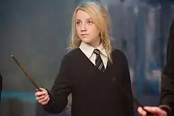 Evanna Lynch Luna Lovekivan roolissa elokuvassa Harry Potter ja Feeniksin kilta.