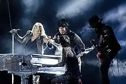 Mötley Crüe vuonna 2012, vasemmalta: Vince Neil, Nikki Sixx, Tommy Lee (etualalla) ja Mick Mars.