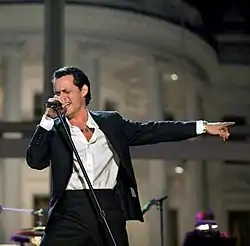 Marc Anthony esiintymässä vuonna 2009.