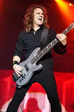 David Ellefson esiintymässä No Sleep Til Festivalilla 2010.