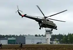 Maavoimien Mi-8-helikopteri Utissa