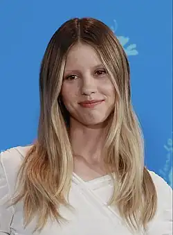 Mia Goth Berliinin elokuvajuhlilla vuonna 2023.