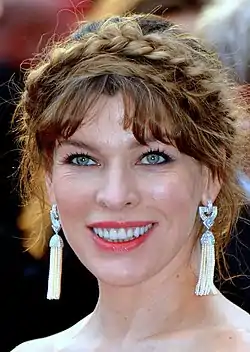 Milla Jovovich Cannesin elokuvajuhlilla 2019.