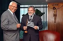 Nílton Santos (vas.) ja Brasilian presidentti Lula da Silva vuonna 2004.