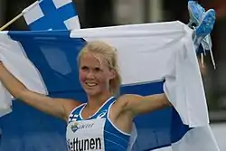 Oona Kettunen juhlimassa nuorten Euroopan-mestaruuttaan 2013.