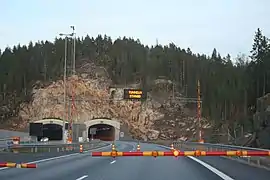 Tunneli suljettu huoltotöiden takia