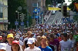 Vuoden 2007 maraton alkumatkassa Aurakadulla.