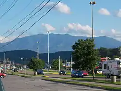 Pigeon Forge, taustalla Mount Le Conte