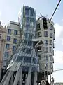 Prahan Dancing House (”Tanssiva talo”), 1995.