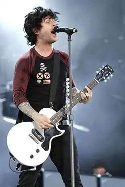 Billie Joe Armstrong esiintymässä vuonna 2013.