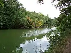 Mayenne ja Île Sainte-Apollonie lähellä Entrammesa