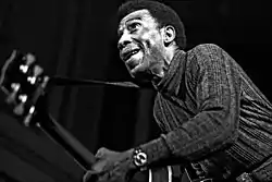 T-Bone Walker esiintymässä Hampurissa vuonna 1972.