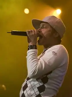 TobyMac esiintymässä 3. joulukuuta 2005.