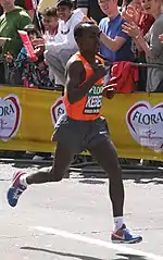 Kebede Lontoon maratonilla 2009.