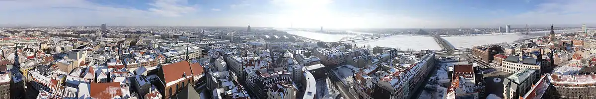 Talvinen panoraama Riikaan Pyhän Pietarin kirkon tornista.