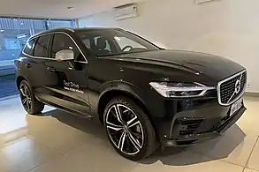 Volvo XC60-lataushybridi (2019).