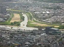 Yamato- ja Ishijokien yhtymäkohta Kashiwaran ja Fujiideran rajalla