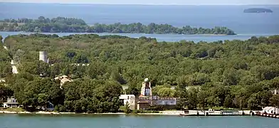 Middle Bass Island í vestara parti av vatninum.