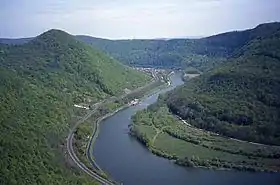 Lo Dubs entre-mié Laissey et Deluz, quârque temps devant Besençon.