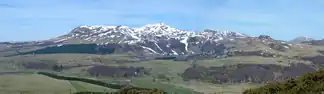 Monts Dore mä Puy de Sancy uun a maden