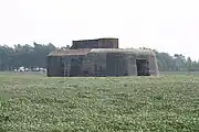 In tobrûk op in bunker fan de Eendrachtstelling by Steenbergen