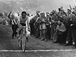 Fausto Coppi komt yn de 11de etappe oer de einstreek yn Bolzano