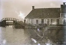 Iisherberch Huylckenstein (tolhûs) mei tolbrêge oer de Frjentsjerter Feart, op it krúswetter fan de Boalserter Feart mei de Frjentsjerterfeart te Easterlittens. Huylckenstein waard boud om 1509 hinne en yn 1932 sloopt