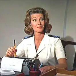 Aktrise Lois Maxwell spile Miss Moneypenny yn 'e earste 14 James Bond-films.