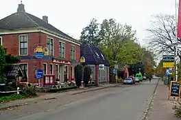 Haadstrjitte, lofts kafee "Het wapen van Hunsingo" (eartiids "Hotel Hunsingo", no "Bij de buren van Pieter"