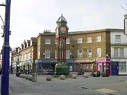 Klokketoer út 1902 op de krusing High Street en Broadway