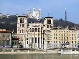 Foar: Katedraal fan LyonDerboppe: Basilyk fan FourvièreDerneist: Metalen toer fan Fourvière