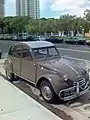 Citroën 2CV mit dr Vordersyte "Suicide Doors" un ibergrosse Stossstange z Buenos Aires, Argentinie