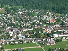 Bauschtu mit Bahnhof und Chiuche