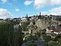 Blick über de Blockfäls uff d’Oberstadt vo Luxeburg