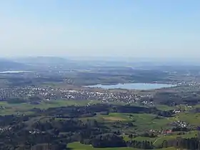 Wetzike und de Pfäffikersee vom Bachtel uus gsää