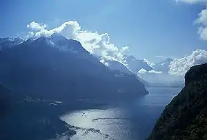 Blick vo Seelisberg uus uf de Urnersee bis uf Flüele