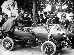 La Jamais contente te travèse 100 km/h, an 1899.