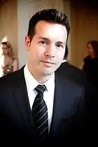 Jon Seda jwe kòm enspektè Antonio Dawson