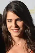 Karla Souza jwe kòm Laurel Castillo.