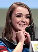 Maisie Williams kòm Arya Stark.