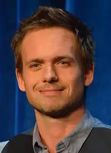 Patrick J. Adams kòm Mike Ross.