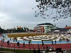 Alun-alun Sukabumi gigireun Masjid Agung