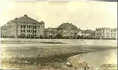 约1920年代的太平路，左侧为后来的市党部大楼